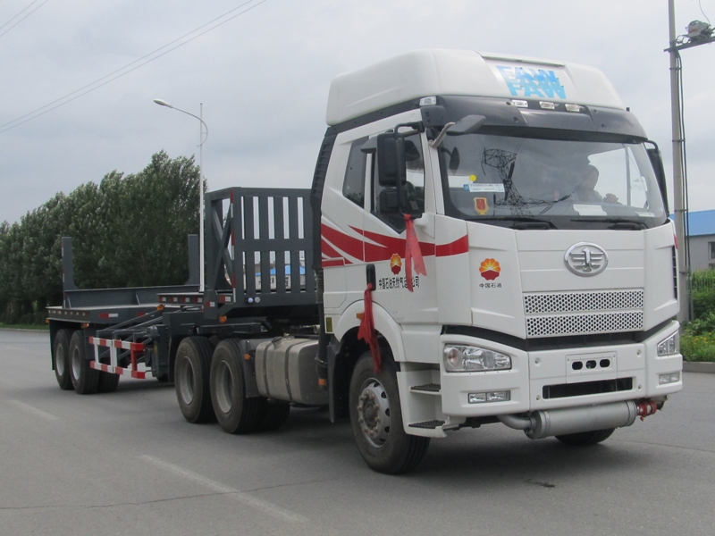 鐵嶺陸平機(jī)器生產(chǎn)的油田井管運(yùn)輸半掛車(chē)