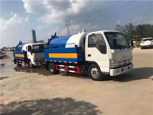 慶鈴五十鈴清洗吸污車出口到菲律賓，污水箱4.2方，水箱2方