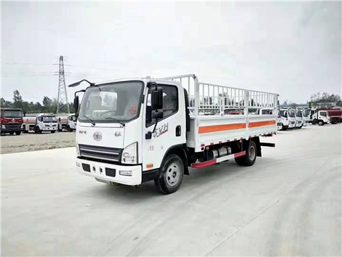 解放5米2氣瓶運(yùn)輸車專業(yè)運(yùn)輸液化氣瓶，氧氣瓶，乙炔氣瓶，氫氣瓶等壓縮氣體鋼瓶