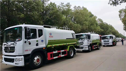 國(guó)五東風(fēng)多利卡D9灑水車(chē)一款銷(xiāo)量最好灑水車(chē)