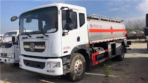 老國標剩下兩臺東風多利卡D9加油車危險品底盤，安全達標已下發(fā)，買到就是賺到，歡迎搶購