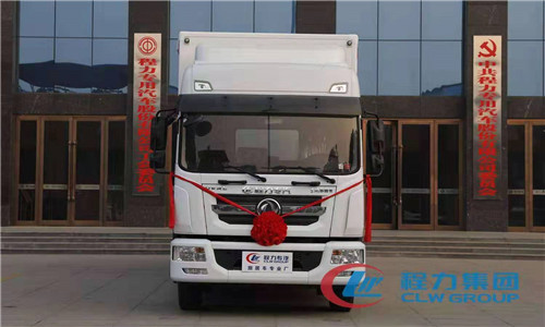 電視轉(zhuǎn)播車(chē)機(jī)動(dòng)靈活，小型車(chē)載