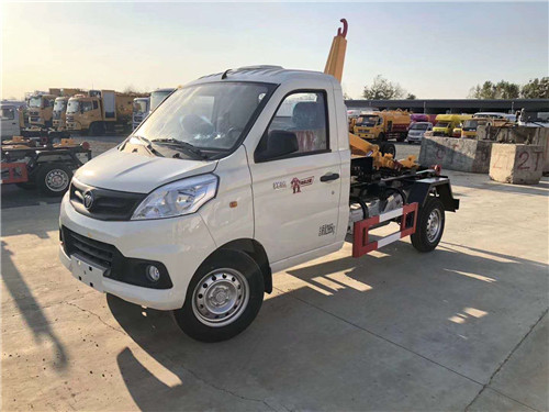 性價(jià)比最高的國六福田祥菱車廂可卸式垃圾車現(xiàn)車2臺(tái)，欲購從速
