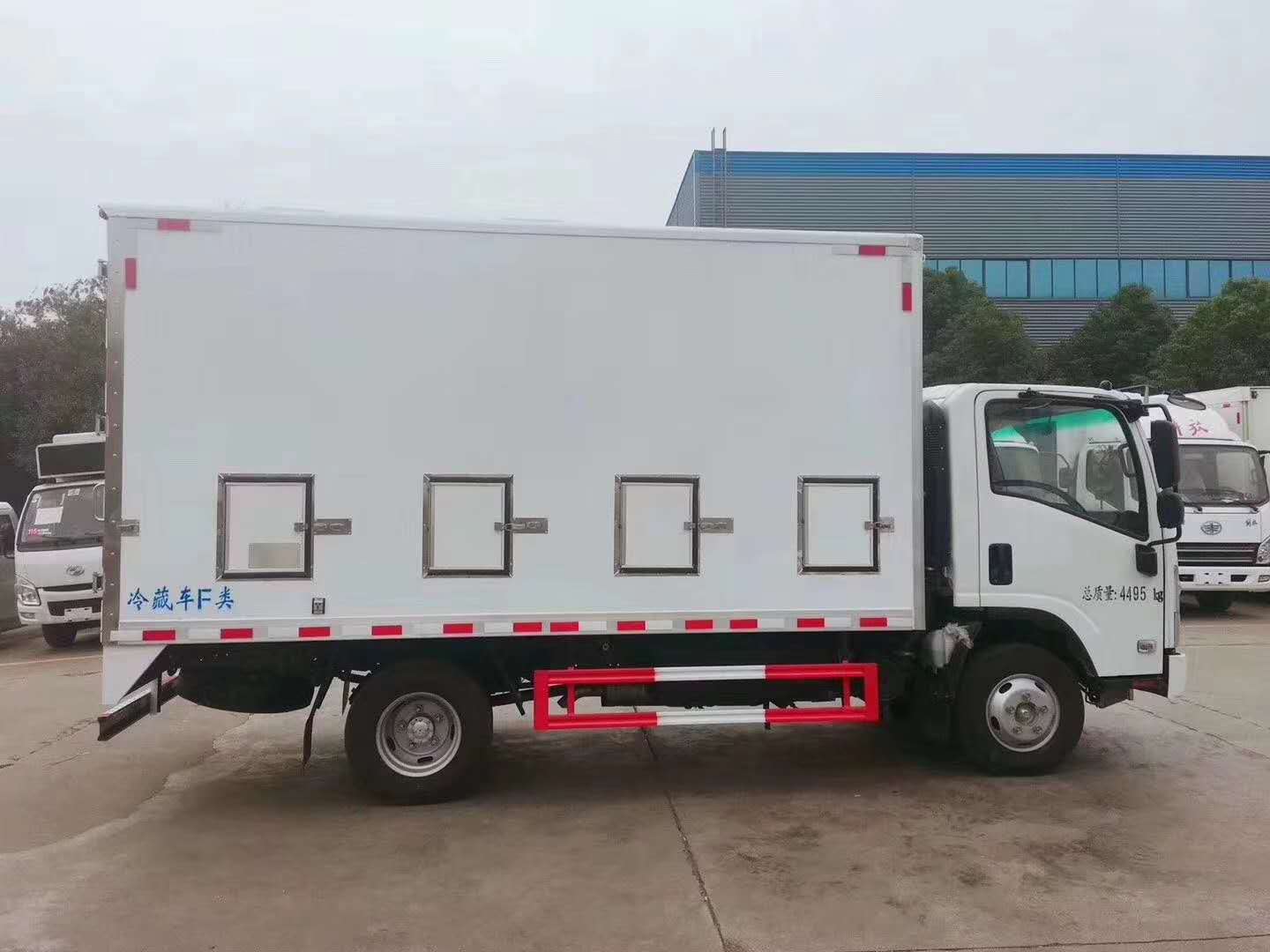慶鈴五十鈴國六KV100雞苗運輸車，三人座寬體駕駛室