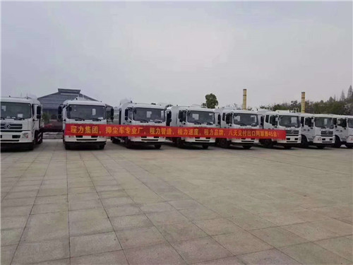 程力出口阿聯(lián)酋第二批45臺東風(fēng)天錦抑塵車，用于消毒防疫