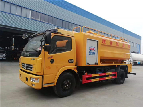 東風多利卡D7清洗吸污車現(xiàn)車壹臺，污水罐7方，清水罐2.7方