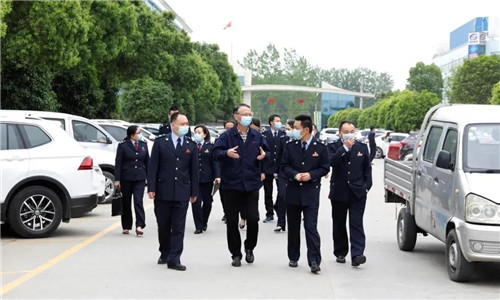頭條：隨州市稅務(wù)局第一稽查局干部職工與程力汽車汽車集團(tuán)共同舉辦“減稅費(fèi)優(yōu)服務(wù)，助復(fù)產(chǎn)促發(fā)展 ”黨建下基層活動