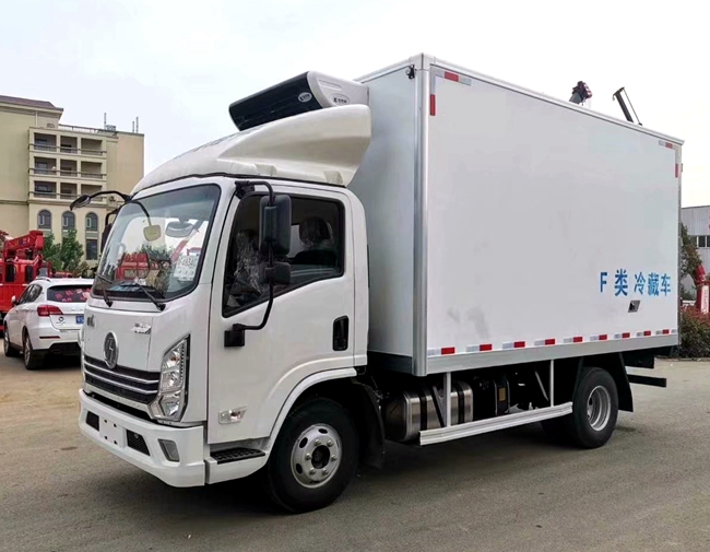 陜汽德龍K3000冷藏車，匹配濰柴130馬力，廂體3.7米，4.1米