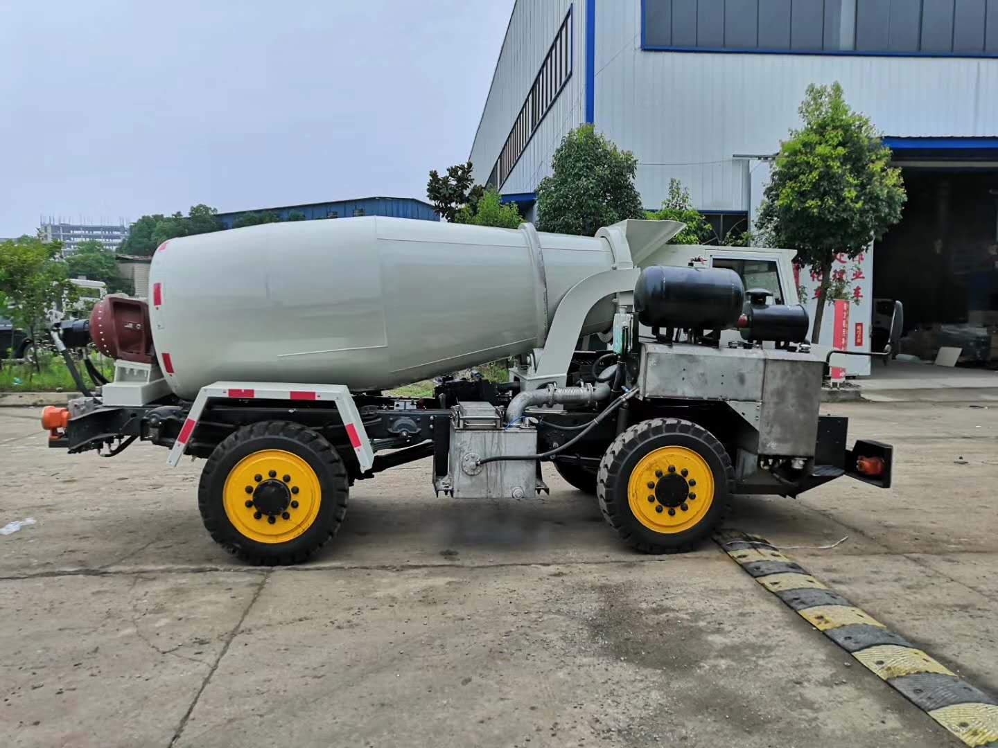 2.5方防爆攪拌車,柴油,氣啟動(dòng)攪拌車，礦井?dāng)嚢柢噲D片展示