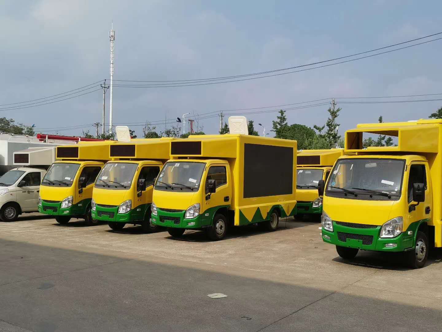 53??臺(tái)躍進(jìn)小星福??國(guó)六宣傳車，首批8臺(tái)已完成，準(zhǔn)備付交??
