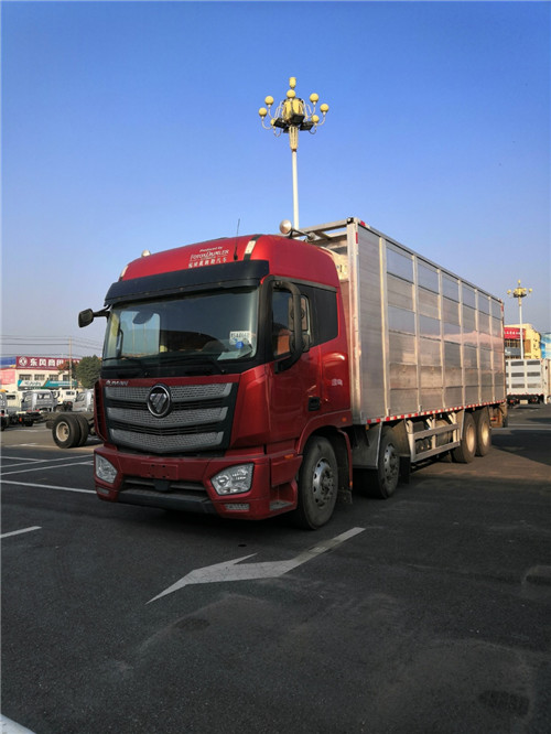 國(guó)六歐曼前四后八歐曼畜禽運(yùn)輸車(chē)選歐曼，營(yíng)運(yùn)、環(huán)保齊全，提供整車(chē)合格證
