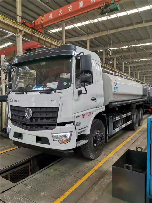 國(guó)六東風(fēng)D3L后雙橋20噸灑水車(chē)