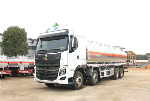 顏值擔(dān)當(dāng)，實力悍將東風(fēng)柳汽8*4運油車（國六）全國熱銷