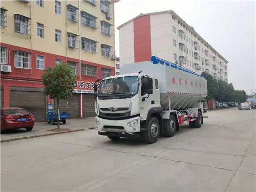 福田國六時(shí)代領(lǐng)航小三軸（短軸距）散裝飼料車介紹