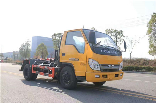 市場上一款雙層大梁的藍牌鉤臂垃圾車，純工程自卸車底盤，載重無敵