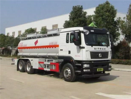 國六重汽汕德卡后雙橋易燃液體罐式運(yùn)輸車:容積16立方，安全達(dá)標(biāo)也下
