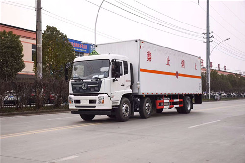 國(guó)六天錦小三軸易燃液體、氣體、雜項(xiàng)廂式運(yùn)輸車