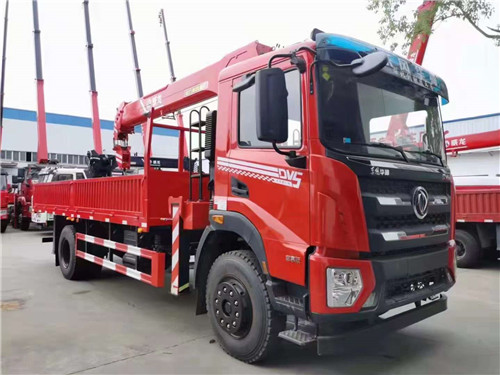 國六東風(fēng)華神DV5隨車吊匹配威龍8噸4節(jié)臂吊機(jī)，6.1米貨廂