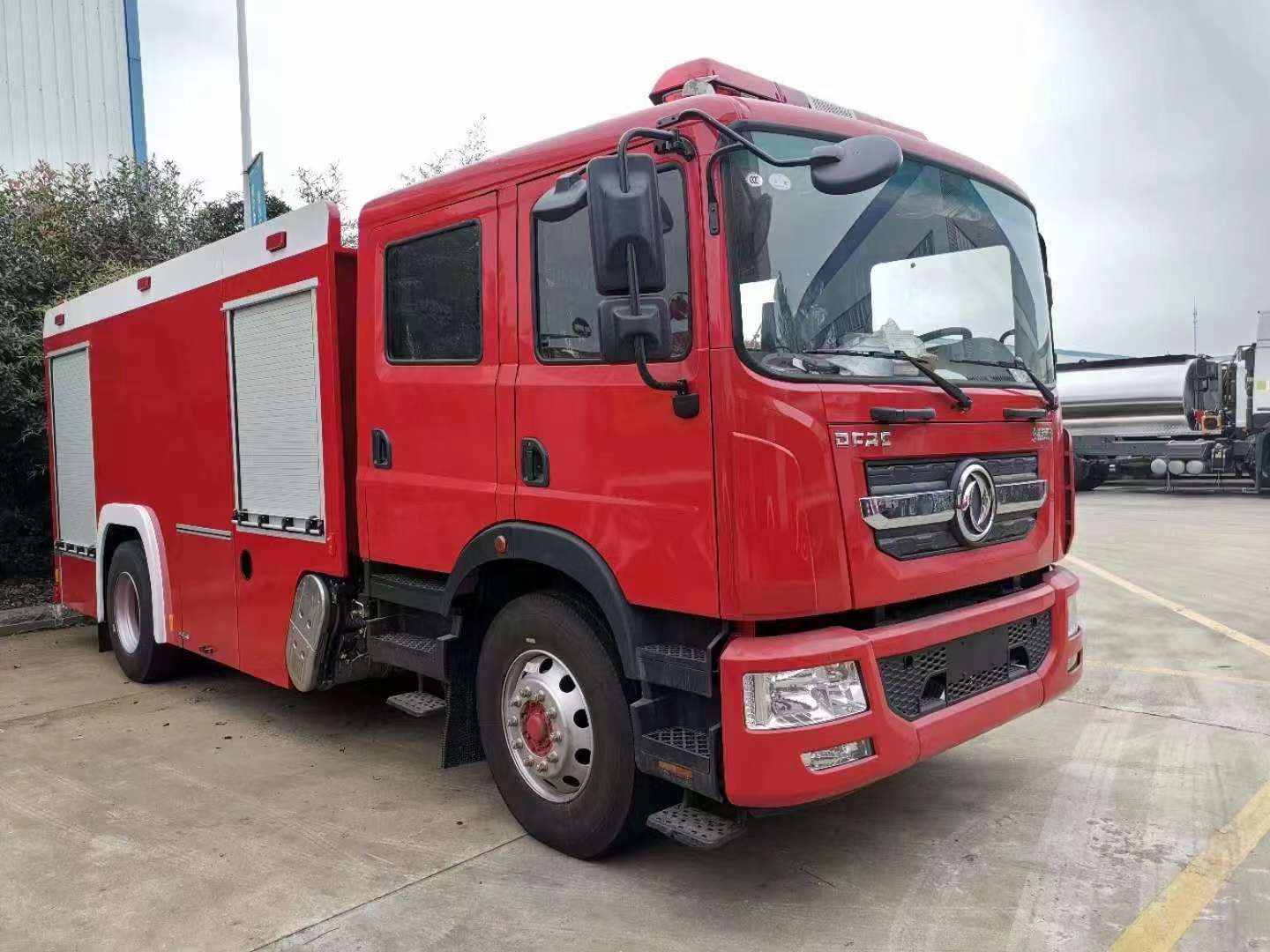 程力威牌（國(guó)六）東風(fēng)D9六噸水罐、泡沫消防車