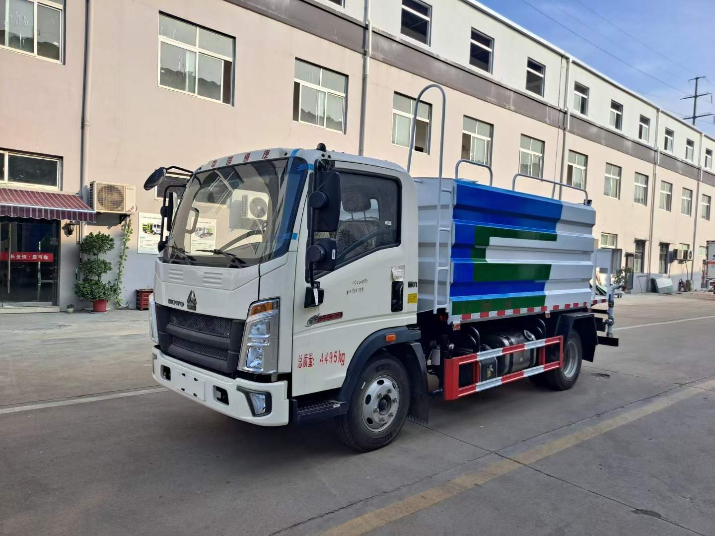 藍牌！上包?牌—重汽豪沃7灑方?水車