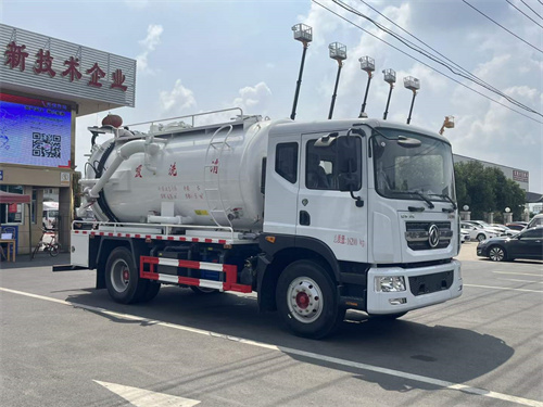 東風D9吸污車容積13方源頭廠家直銷，價格優(yōu)惠