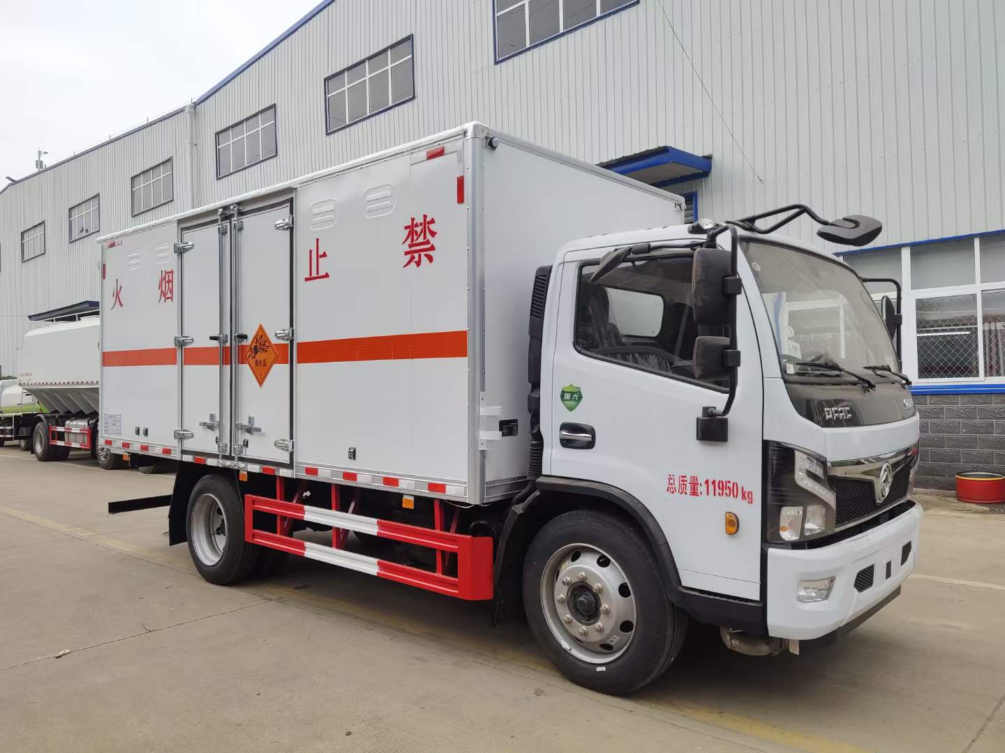 東風(fēng)福瑞卡F7氣瓶運(yùn)輸車，危貨廂式車，訂車返2000油卡