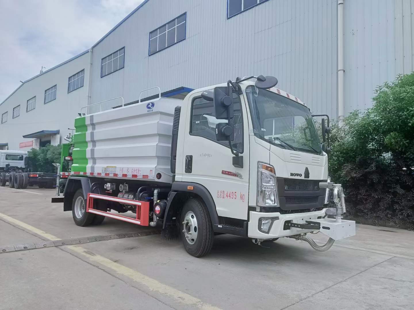 重汽豪沃7方灑水車,不僅能滿足你的大容量需求，還配備了各種實用功能和設(shè)施
