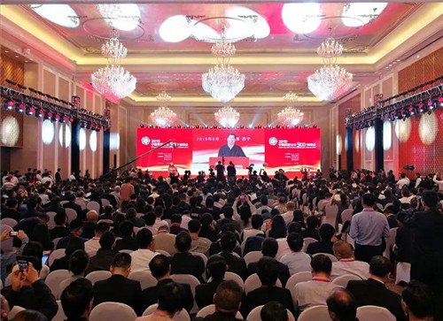 本報訊（通訊員丹陽報道） 作為中國民營經濟領域最權威的榜單，一年一度的“民營企業(yè)500強”榜單發(fā)布無疑受到廣大企業(yè)的關注。8月22日，全國工商聯(lián)在青海西寧發(fā)布了“2019年中國民營企業(yè)500強”、“2019中國民營企業(yè)制造業(yè)500強”、“2019中國民營企業(yè)服務業(yè)100強”榜單和分析報告。 這次峰會于8月22日至8月24日，在青海省省會城市西寧隆重舉辦。峰會以“不忘創(chuàng)業(yè)初心堅定報國之志”為主題，由全國工商聯(lián)、青海省人民政府共同主辦，工業(yè)和信息化部、國家市場監(jiān)督管理總局和國務院扶貧辦支持。