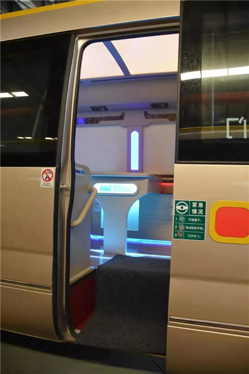 程力豐田高端商務(wù)禮賓車，用于轉(zhuǎn)運(yùn)來(lái)武漢參加軍運(yùn)會(huì)的國(guó)賓內(nèi)飾圖片