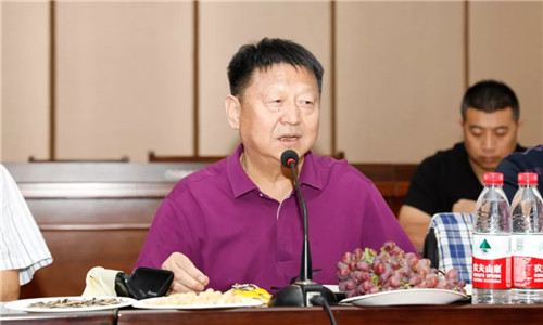 董事長程道國講道，希望大家珍惜我們國家來之不易的和平建設(shè)最幸福的時代，一定要奮發(fā)有為，戒驕戒躁砥礪前行，為程力公司的未來和舟共濟(jì)共創(chuàng)美好。