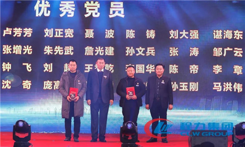 這一年年，公司黨委、工會圍繞經(jīng)濟建設中心，加強黨員思想政治教育，組織開展困難職工慰問、幫扶、員工教育、崗位培訓、勞動競賽等活動。在七一前夕，組織黨員干部赴湖南韶山重溫入黨誓詞、接受紅色教育，參與慶“七一”暨新曾都區(qū)成立10周年歌詠晚會，開展黨員學習活動日等活動。