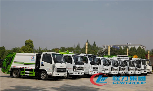  程力吊裝壓縮垃圾車(chē)專(zhuān)業(yè)廠(chǎng)，以科技創(chuàng)新為先導(dǎo)，吊裝壓縮垃圾車(chē)系列產(chǎn)品一舉成為網(wǎng)紅產(chǎn)品。
