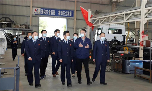 稅務局領導參觀了程力汽車集團工業(yè)園的自動化生產流水車間后，對其給予了高度評價；在目前疫情環(huán)境嚴峻的大環(huán)境下，程力汽車集團所展現(xiàn)出的雄厚實力是對隨州市經(jīng)濟復蘇穩(wěn)步發(fā)展的重要保障，是穩(wěn)固全市稅收工作的重要基石。