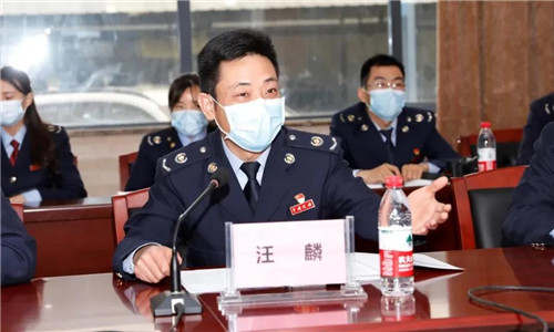在座談中，隨州市稅務局第一稽查局汪局長表示，希望程力汽車集團牢牢把握好這次國家大力扶持優(yōu)秀民營企業(yè)的政策機遇，切合自身實際情況，找準發(fā)展點擴大自身優(yōu)勢，爭取能夠順利完成年度70億生產總值的目標任務，實現(xiàn)公司的穩(wěn)步快速發(fā)展。