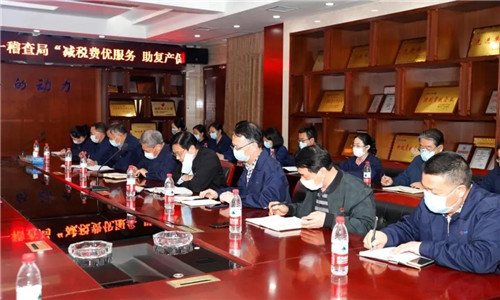活動最后程力汽車集團黨委書記何儒安，衷心感謝市稅務局的領導的關心和政府出臺相關稅收優(yōu)惠政策。在這疫情導致的經(jīng)濟環(huán)境嚴峻的情況下，這樣的優(yōu)惠稅收政策正是雪中送炭的深厚溫情，深刻體現(xiàn)了政府與人民團結一心、眾志成誠共渡難關的決心。