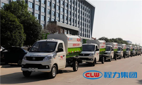  這種小型鄉(xiāng)鎮(zhèn)主流環(huán)衛(wèi)垃圾清運車，底盤離地角高，通過性好，箱體方正有效容積率大，特別適合我國鄉(xiāng)村道路作業(yè)，在廣大鄉(xiāng)鎮(zhèn)及農(nóng)村市場非常受歡迎。
