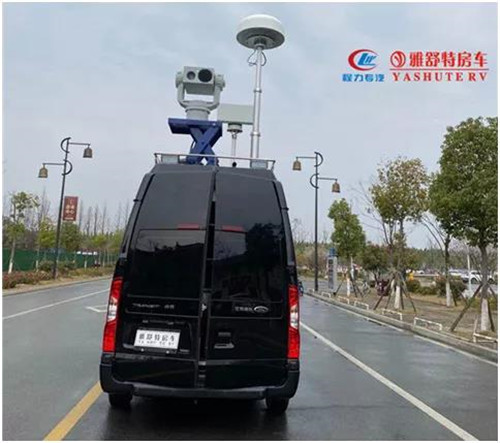 福特新世代通信指揮車正是利用先進的大功率廣播指揮系統(tǒng)、現(xiàn)代無線通信技術(shù)、計算機技術(shù)、圖像采集技術(shù)、無線圖像傳輸技術(shù)、強光照明技術(shù)等，實現(xiàn)單兵－指揮車－指揮中心的通信聯(lián)絡(luò)、指揮調(diào)度等功能，是公安、消防、武警及人防等部門針對大型混亂現(xiàn)場的群眾疏散、搶險救援的綜合移動平臺，是現(xiàn)代通信技術(shù)及其它高科技技術(shù)的綜合運用。