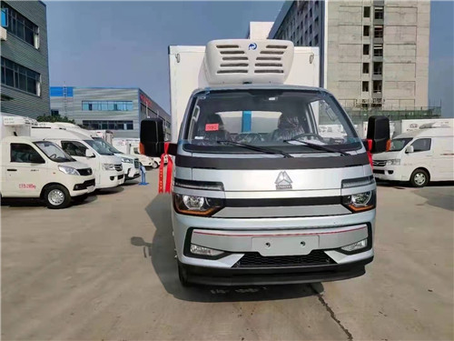 國(guó)六豪沃新款智相跨界冷藏車，3.8米藍(lán)牌國(guó)六冷藏車