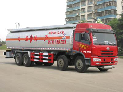 36立方前四后八鋁合金化工液體運(yùn)輸車(chē)