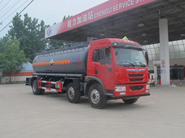 國(guó)四解放龍V腐蝕性物品罐式運(yùn)輸車(chē)