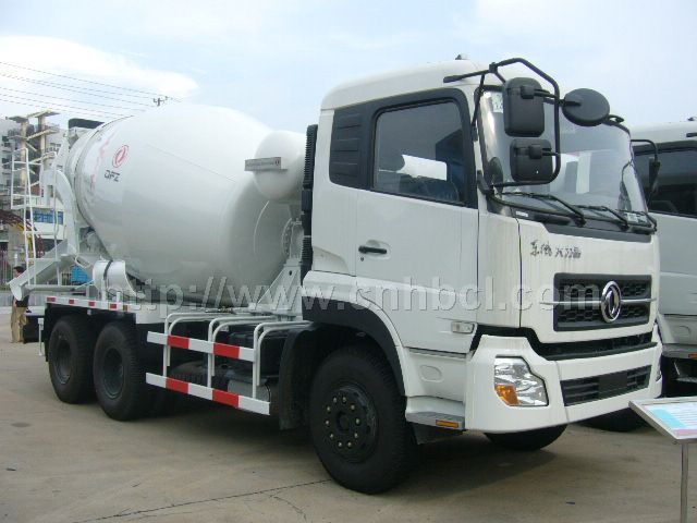 柳汽霸龍后八輪水泥攪拌車(chē)