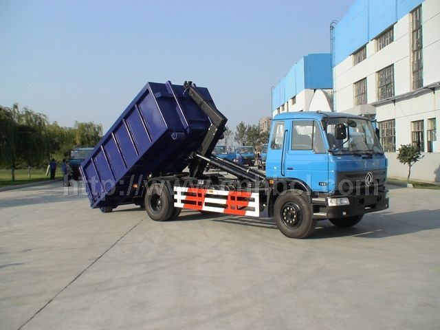 東風(fēng)153拉臂式垃圾車(chē)