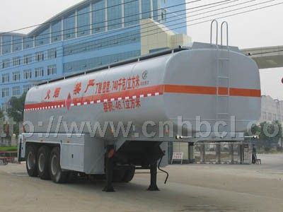 程力威牌CLW9408GRY型易燃液體罐式運(yùn)輸半掛車(chē)