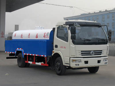 國(guó)五東風(fēng)多利卡清洗車 